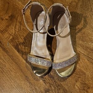 Fabulous Girls Gold Kitten Heel Strapy Shoes Size 13